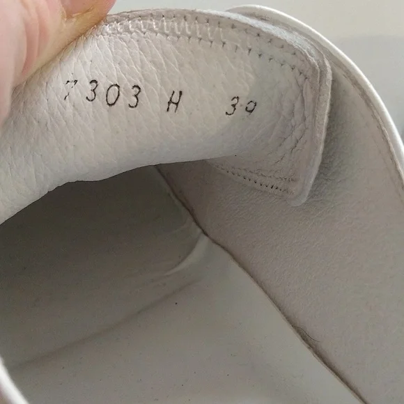 Helena and Kristie white sneakers w/ hand & heart detail at sides size 39/ 9 - Picture 9 of 9